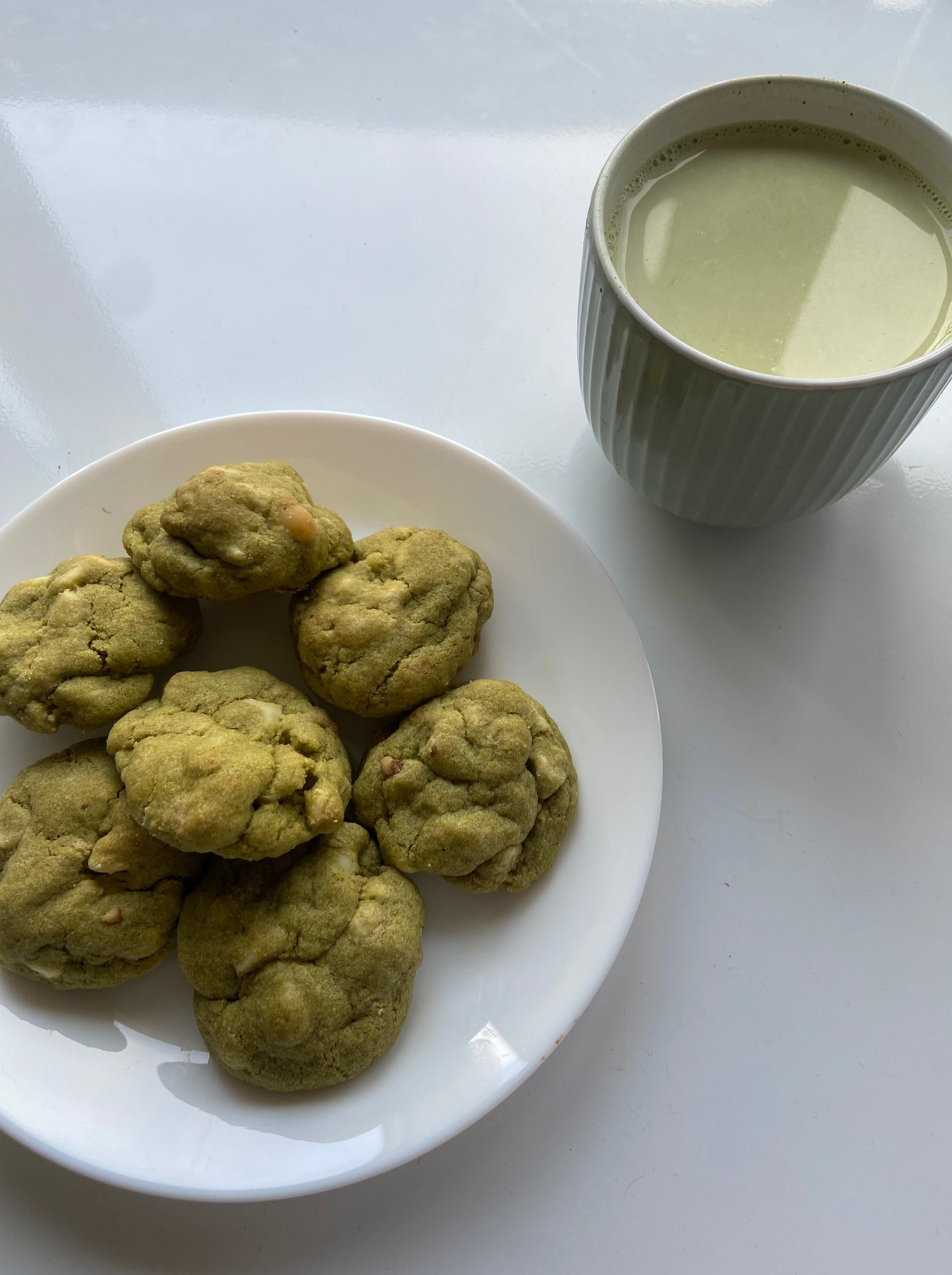 Matcha and White Choc Macadamia Cookie