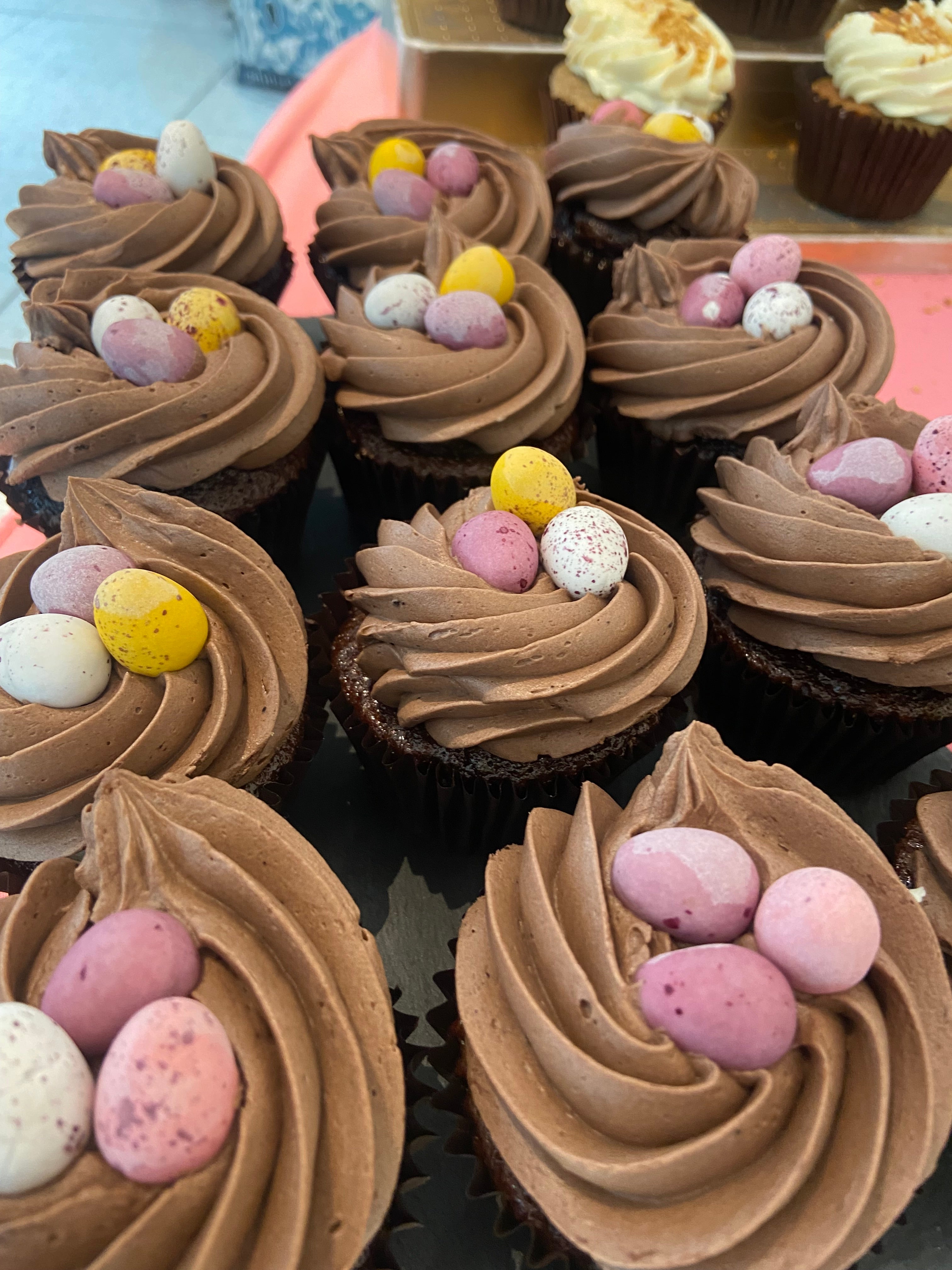 Mini Egg Vanilla/Chocolate Flavoured Cupcakes